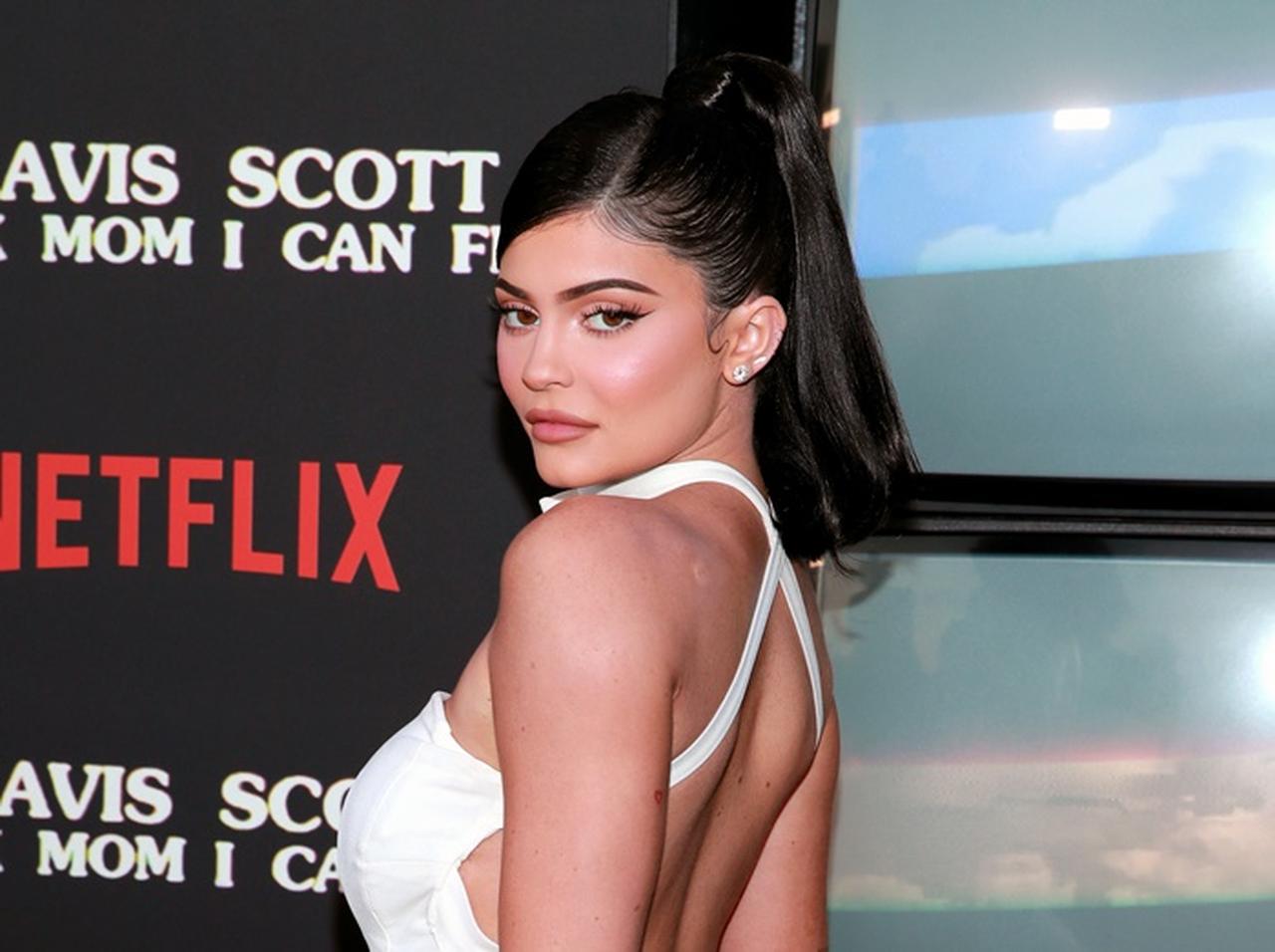 カイリー・ジェンナーが入院、パリコレ出席を断念
