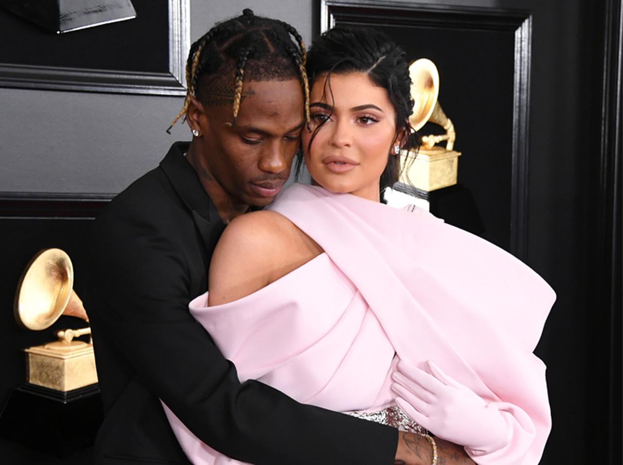 カイリー・ジェンナー、恋人との「バックハグ写真」が大ひんしゅくを買ったワケ