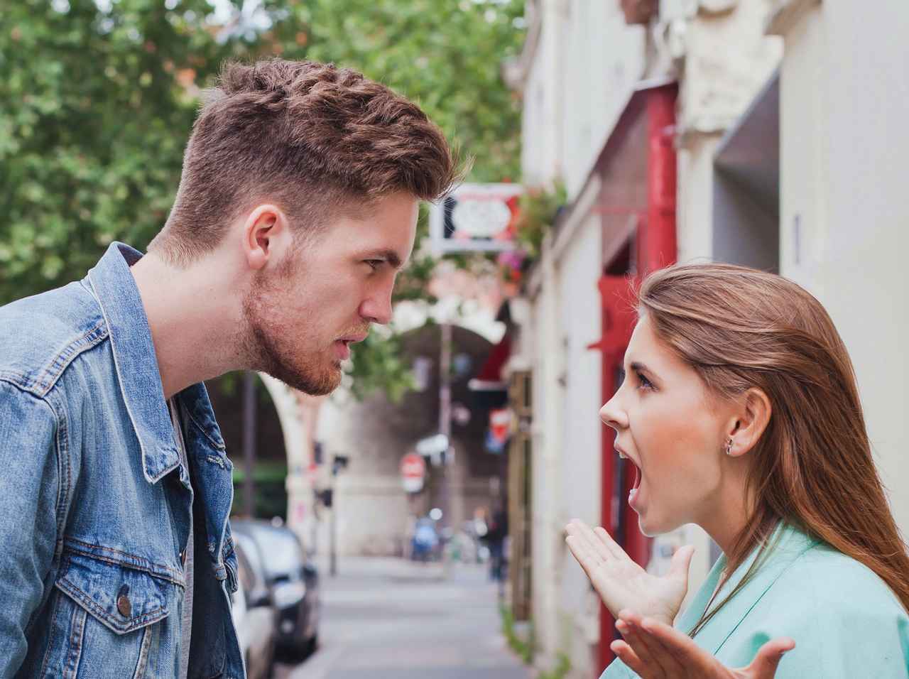 妻が「心で浮気」している、夫が妻の職場で“皆殺し”すると計画