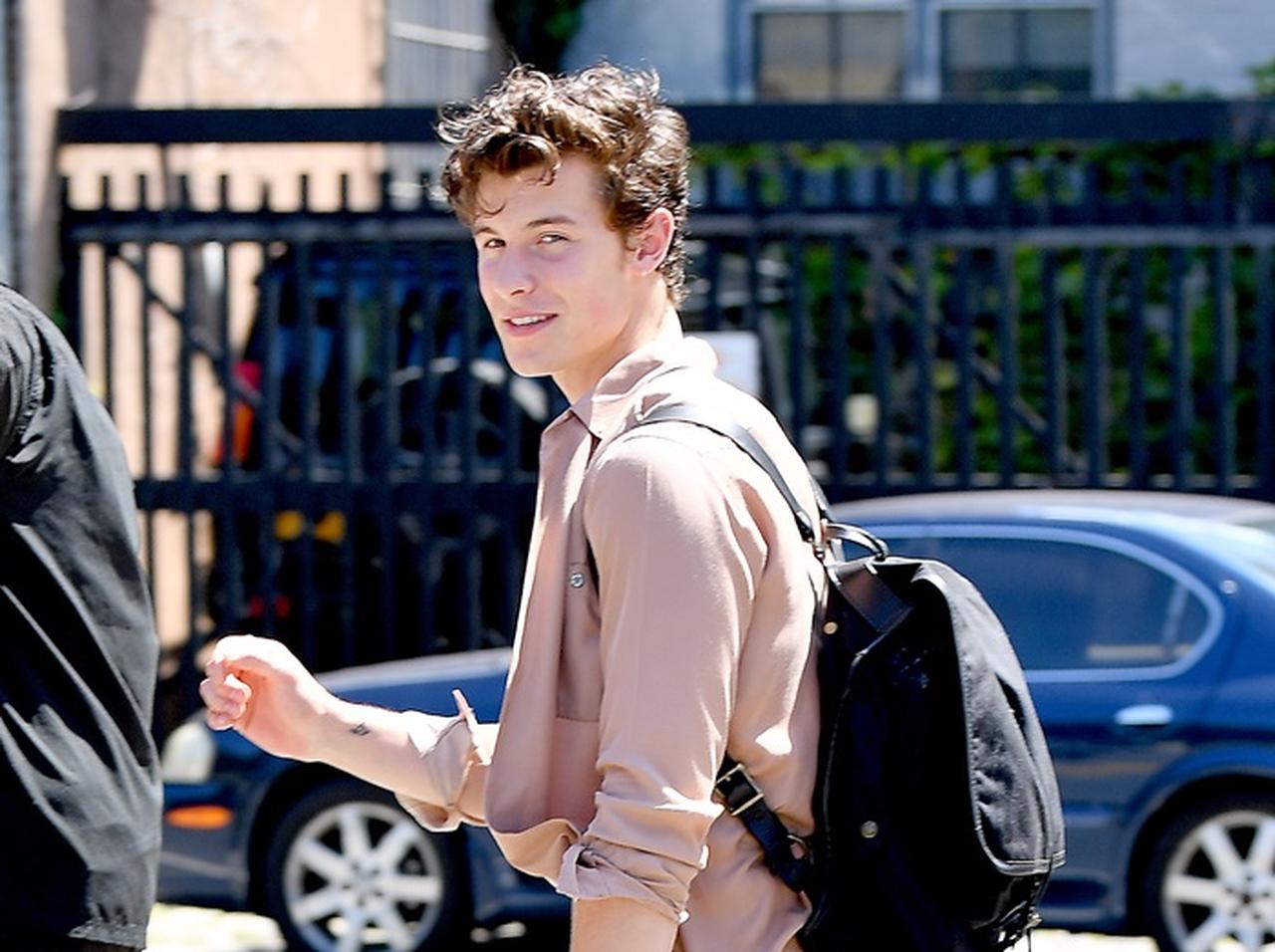 ショーン・メンデス、自分のコンサート会場の外で「シュールすぎる姿」を目撃される