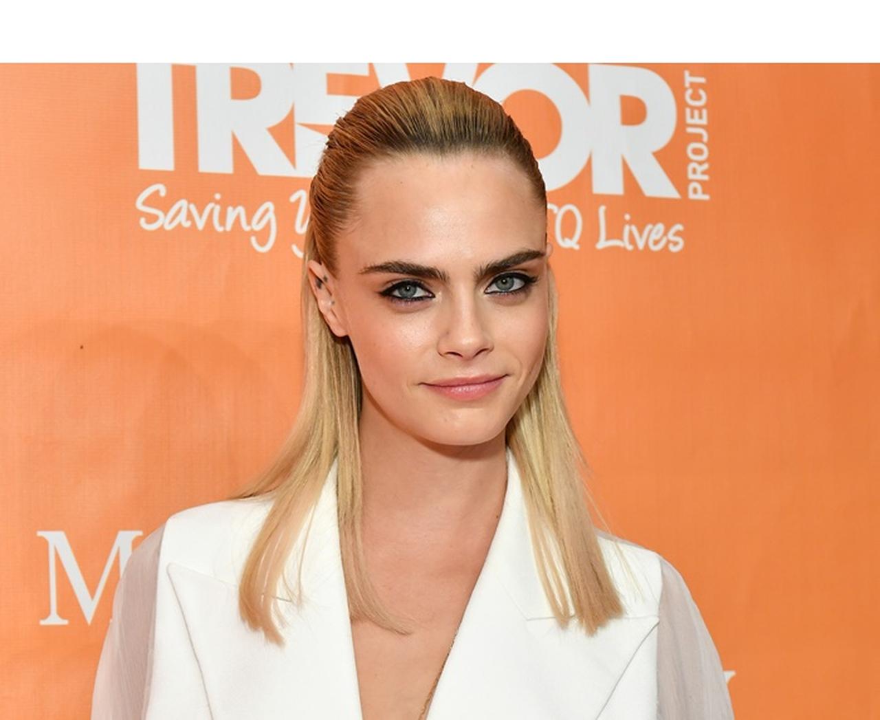 カーラ・デルヴィーニュ、着用したサングラスが愛のかたまり