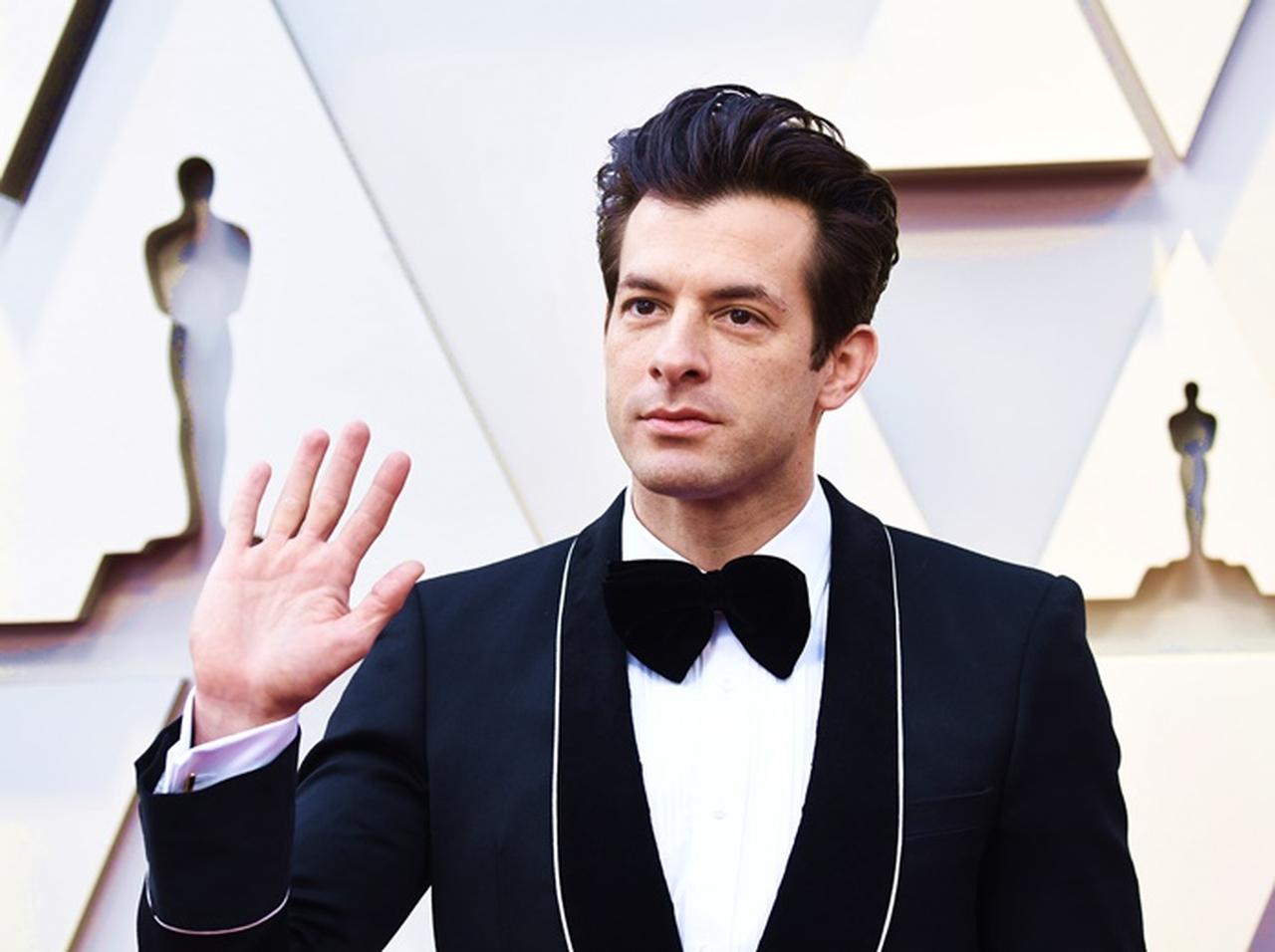 「サピオセクシャル」とカミングアウトしたマーク・ロンソンが謝罪