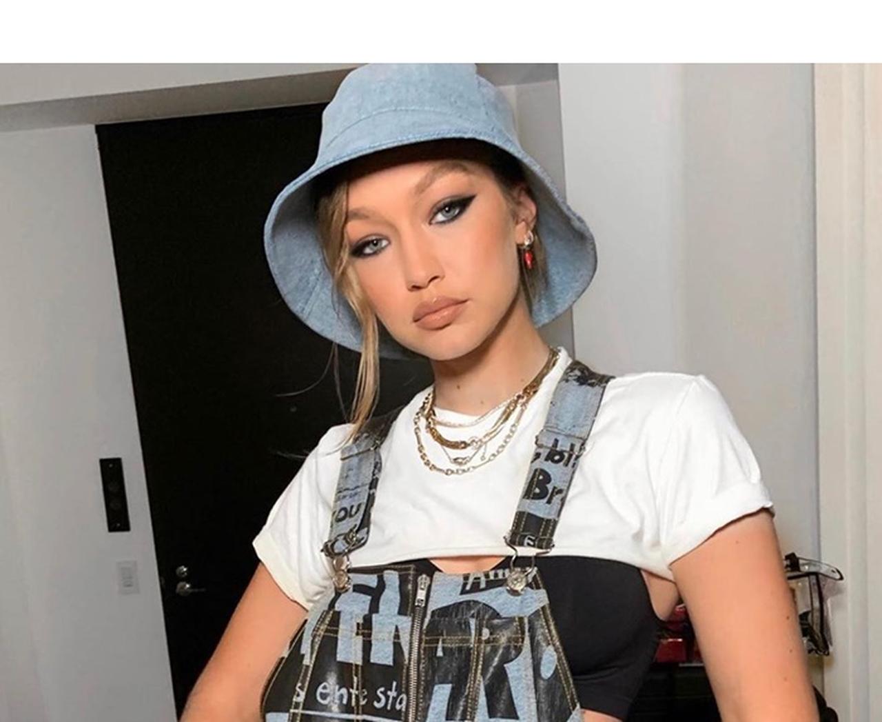 ジジ・ハディッド、「日本のサラリーマン姿」でファッションウィーク登場