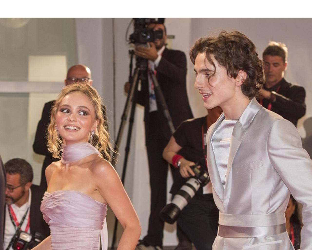 リリー・ローズ・デップ、ティモシー・シャラメに船上でベロチュー