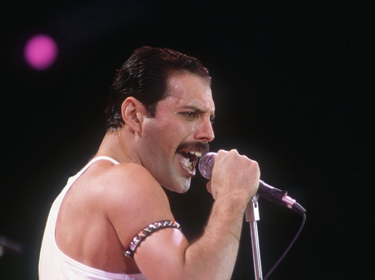 クイーンのブライアン・メイ＆ロジャー・テイラー、フレディ・マーキュリーの誕生日をお祝い