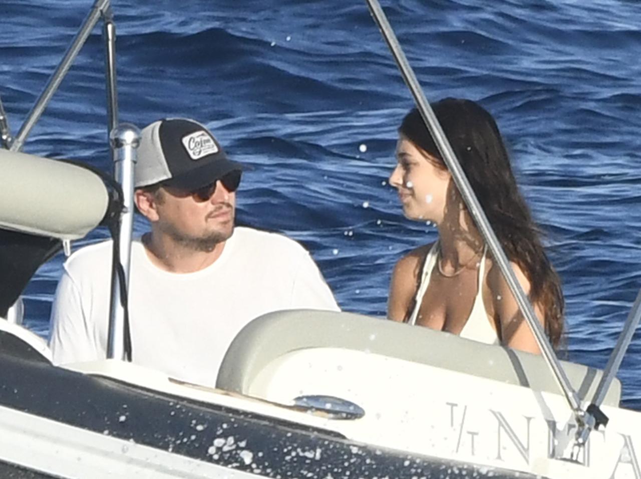 レオナルド・ディカプリオと23歳年下恋人、周囲の友人も「年の差カップル」ばかり