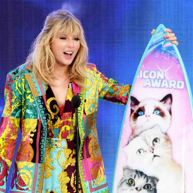 テイラー・スウィフトが友人の猫につけた「あだ名」がどう考えても長すぎる