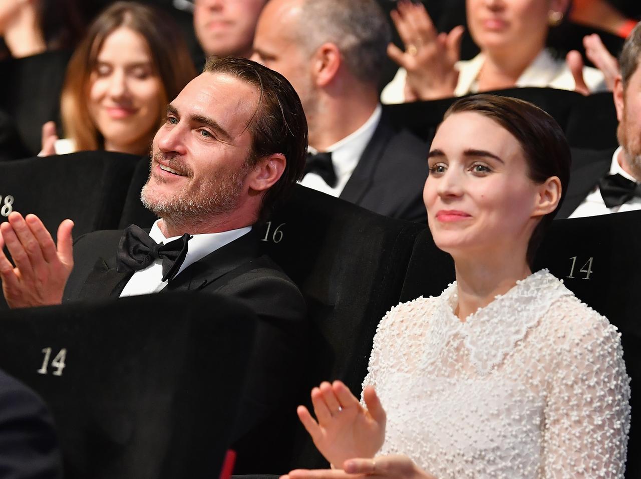 ホアキン・フェニックス、婚約者ルーニー・マーラは初めて自分に「アレ」をさせた女性