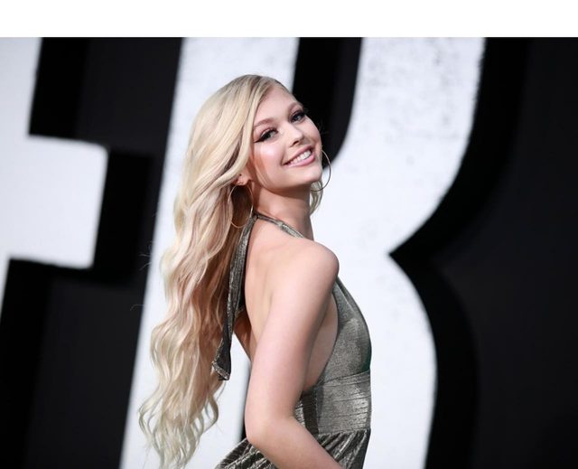 ローレン・グレイ、代名詞のブロンドヘアを一新してイメチェン