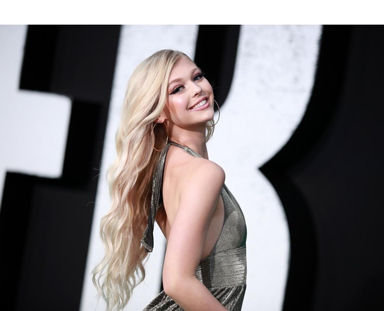 ローレン・グレイ、代名詞のブロンドヘアを一新してイメチェン