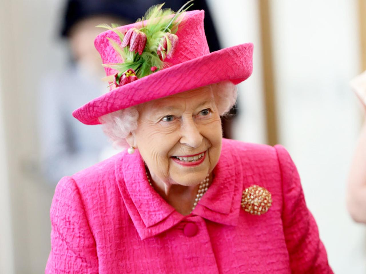 エリザベス女王が服従しない甥に「往復ビンタ」、英王室ゆかりの大物歌手が目撃談