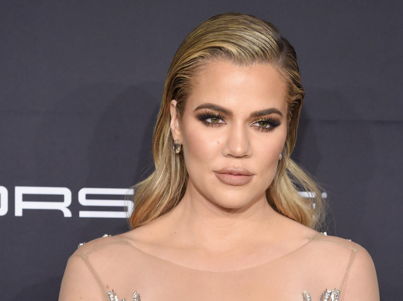 クロエ・カーダシアン、髪色をブロンドからダークブラウンに！似合いすぎでファン大興奮