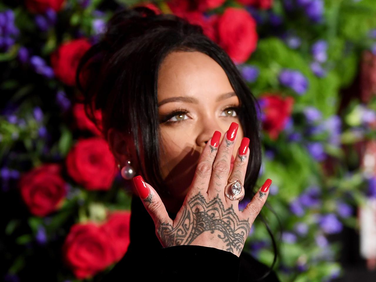 秋は「赤ネイル」が可愛い♡ブルべ・イエベ別に似合う「赤」を選ぶコツ