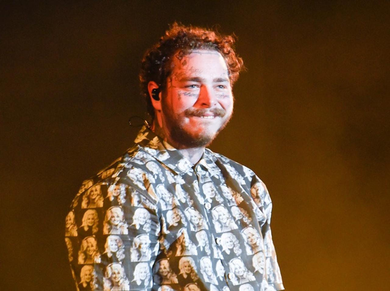 ポスト・マローン、胸を露出した女性ファンを目撃した時の「表情」がプライスレス