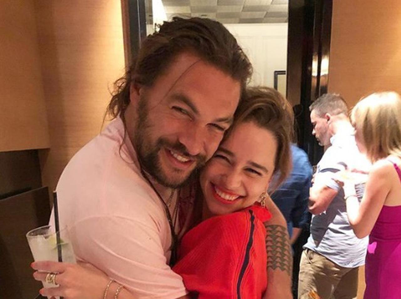 『ゲーム・オブ・スローンズ』ジェイソン・モモア、“妻”エミリアを収録中でも第一優先してしまう