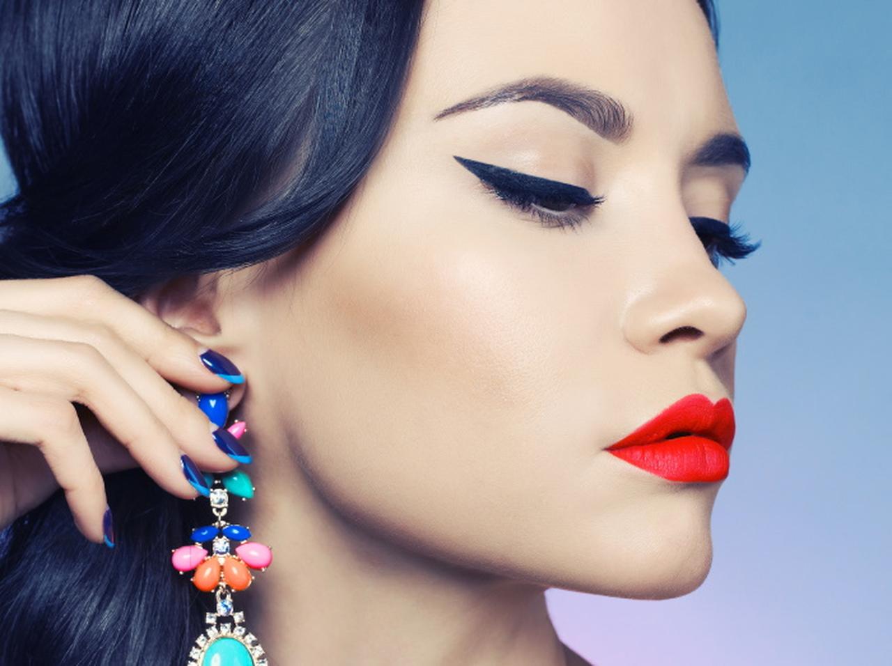 失敗しがちなトレンドの「アイライン」、狙い通りに描くメイクテクとは？