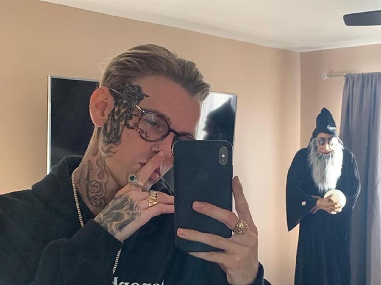 顔面に巨大タトゥーを入れたアーロン・カーター、顔全体にタトゥーを入れるつもりだった