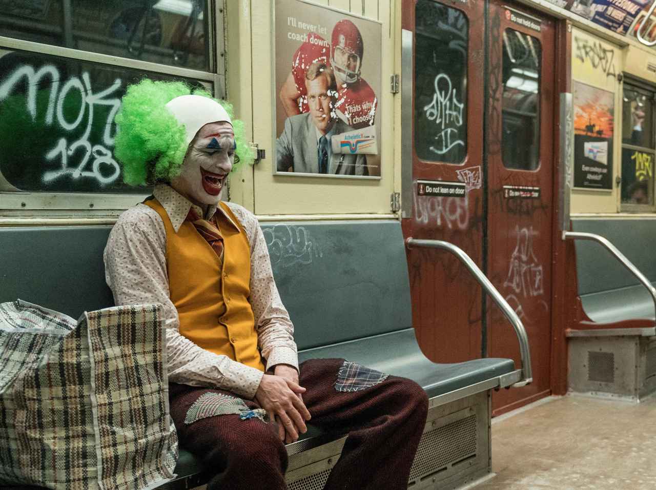 『ジョーカー』どこでも笑ってしまう笑いは本当にある疾患、患者がホアキンの演技を評価