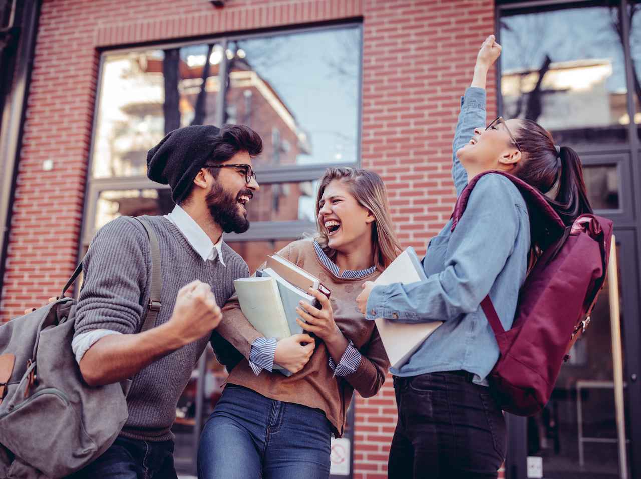 「詐欺メール」に返信して逆にお金を『振り込ませた』大学生、全額チャリティに寄付