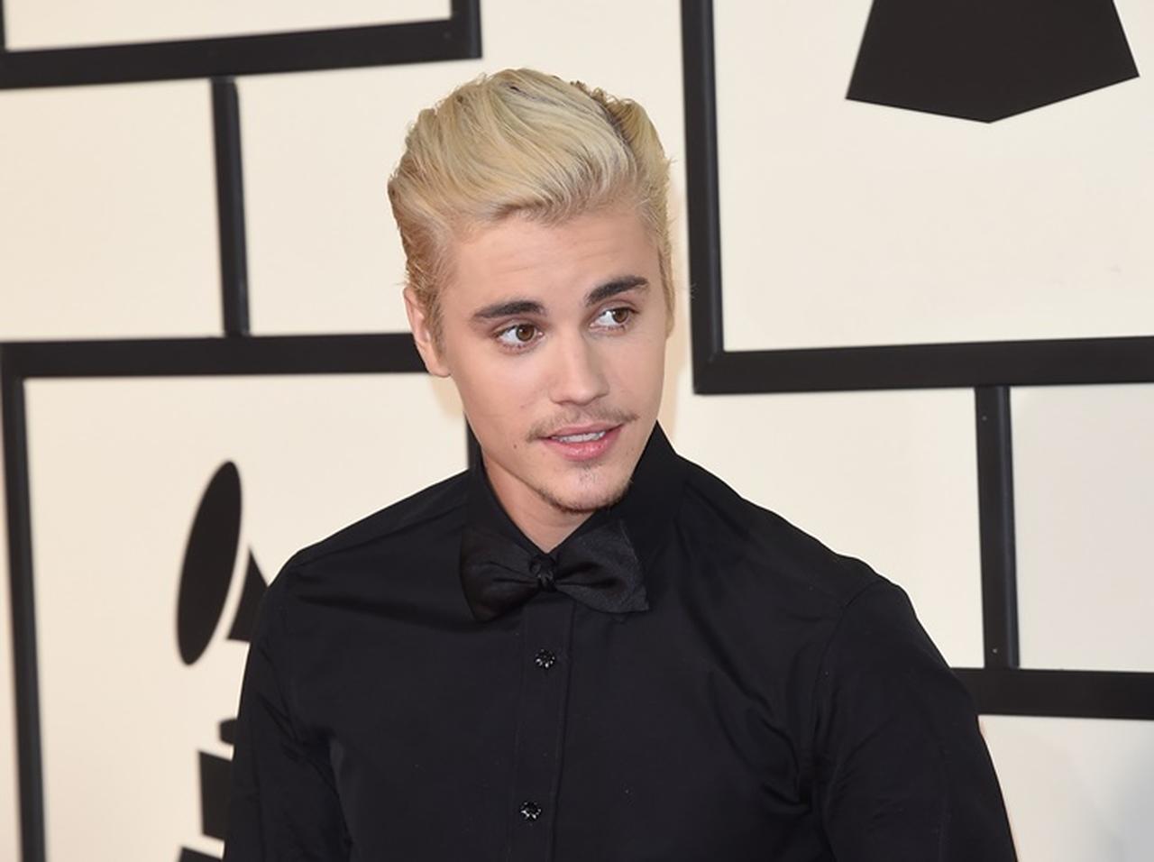 ジャスティン・ビーバー、結婚式に「元カノ」を招待していた