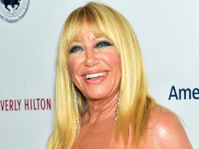 73歳の誕生日に「草原ヌード」を披露した米女優に拍手喝采