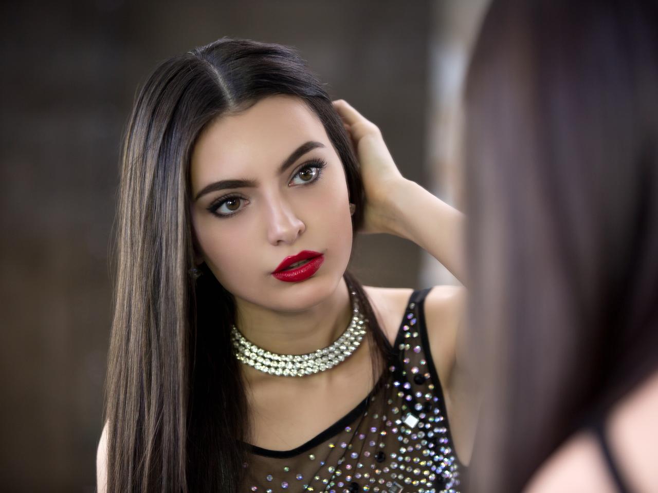 暗い場所でも映える！「夜メイク」を成功させるポイントとは