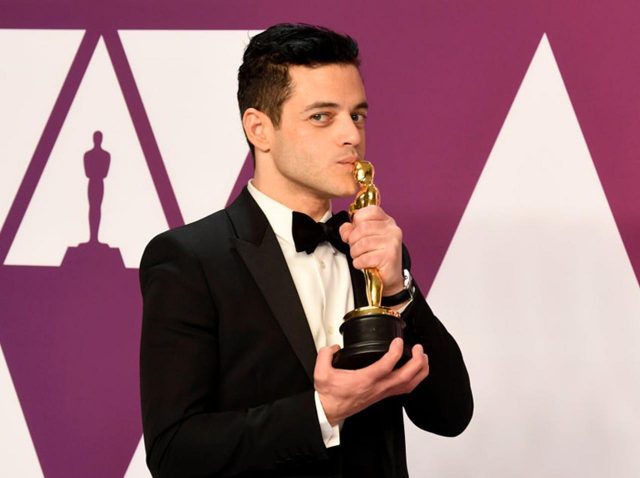 ラミ・マレック、『007』新作撮影中にダニエル・クレイグと「思わずキス」