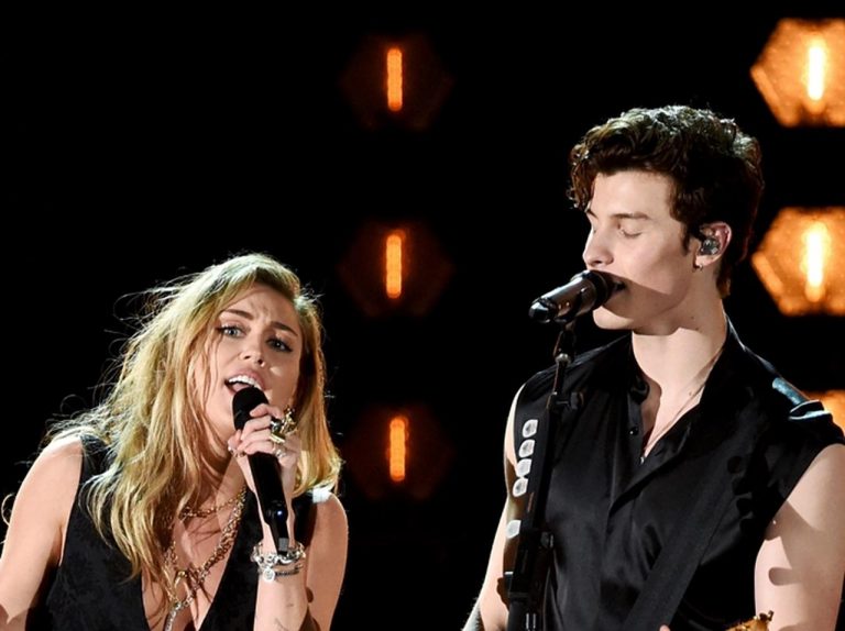 マイリー・サイラス、ショーン・メンデスとカーディ・Bとのコラボを「うっかり」バラす