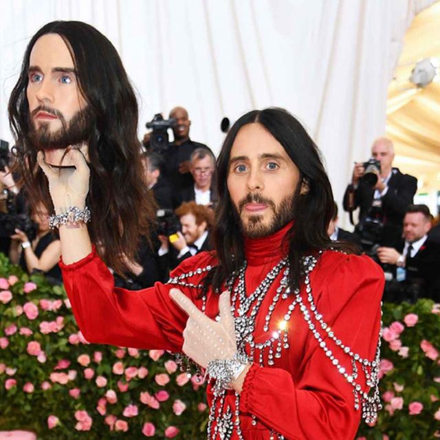 ジャレッド・レト、METガラで話題をさらった「生首」が行方不明に