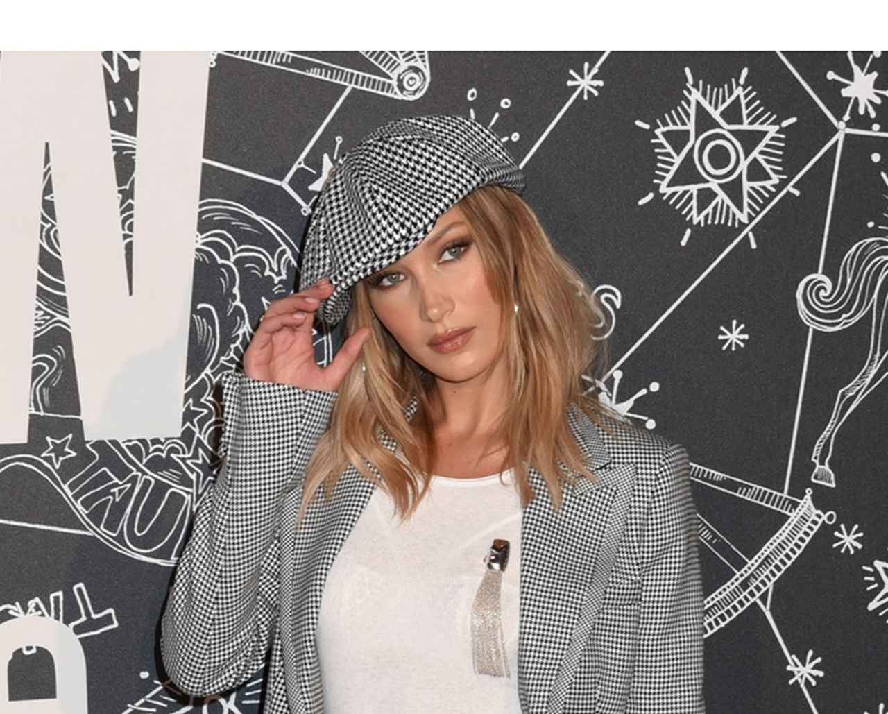 ベラ・ハディッド、2ヵ月楽しんだブロンドとお別れ!次にチャレンジした色は?