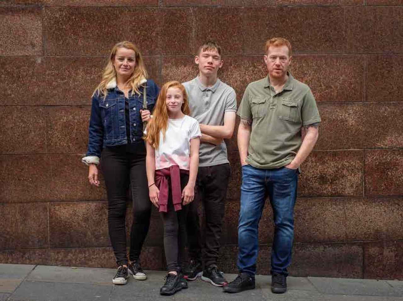 ケン・ローチ監督『家族を想うとき』、子供のために働けば働くほど子供と離れていく