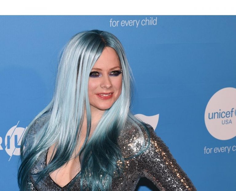 アヴリル・ラヴィーン、あの歌姫と「ガールフレンド」を熱唱し夢のコラボが実現【動画アリ】
