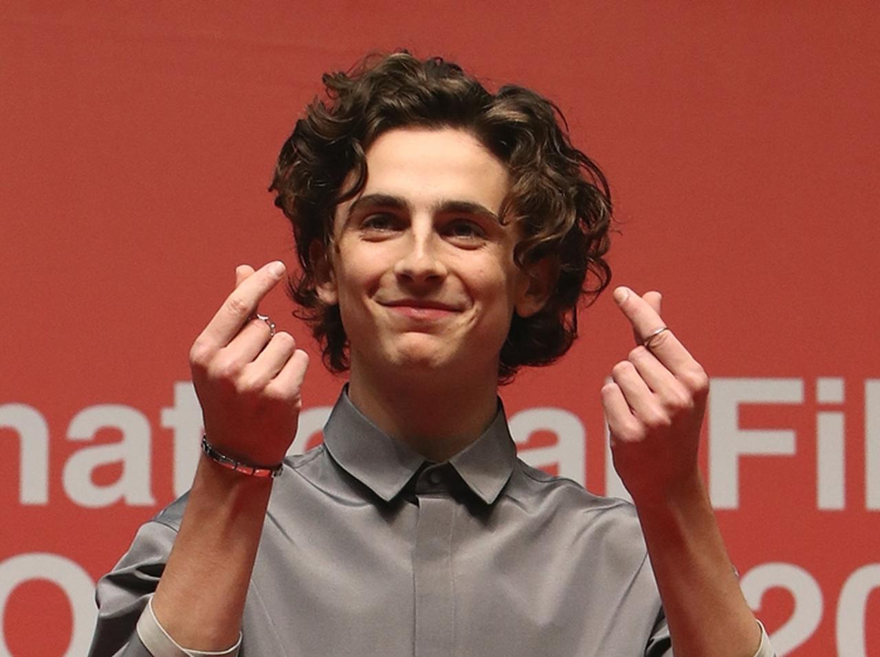 ティモシー・シャラメ、「指ハート」にチャレンジしたときの『無邪気さ』が可愛い