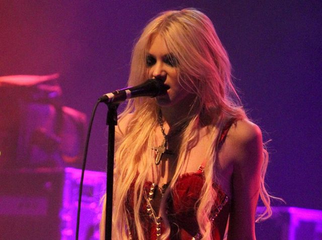 『ゴシップガール』テイラー・モムセン、珍しく「すっぴん」を公開