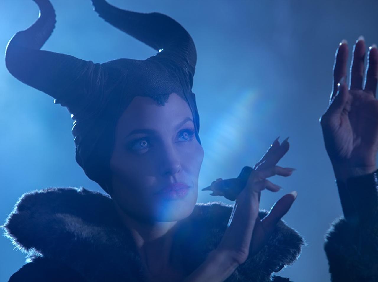 『マレフィセント』の「魔法の色」には重要な意味が込められていた