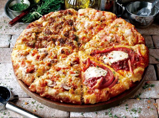 ピザーラ、冬限定「カニのよくばりクォーター」が登場