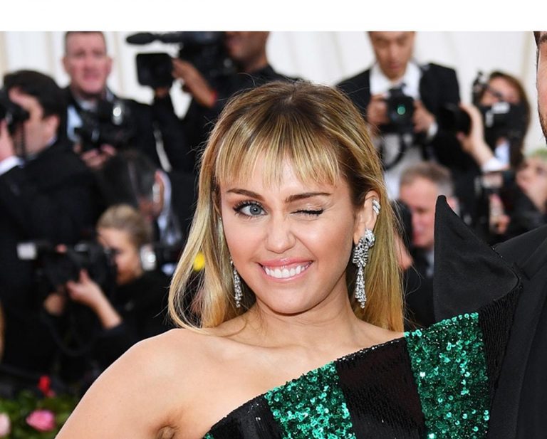 マイリー・サイラス、コーディー・シンプソンをたった2文字で新恋人と認める