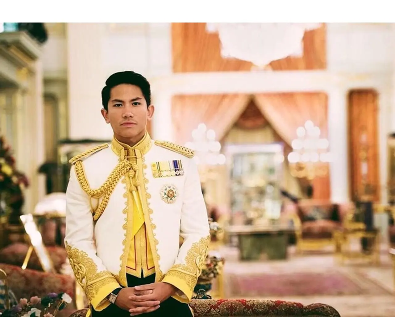 天皇即位の礼で来日したブルネイの王子がかっこよすぎるとザワつかせる