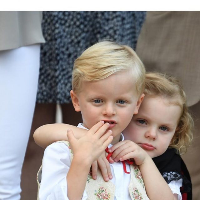 モナコ公国の双子の天使が来日、ラグビーW杯を観戦