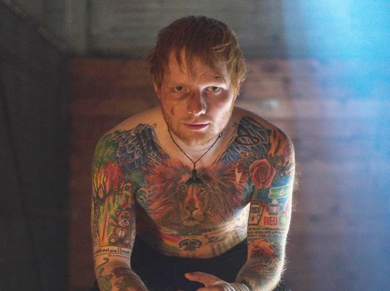 エド・シーラン、「〇〇すぎるタトゥー」が原因で専属の彫り師の客が激減