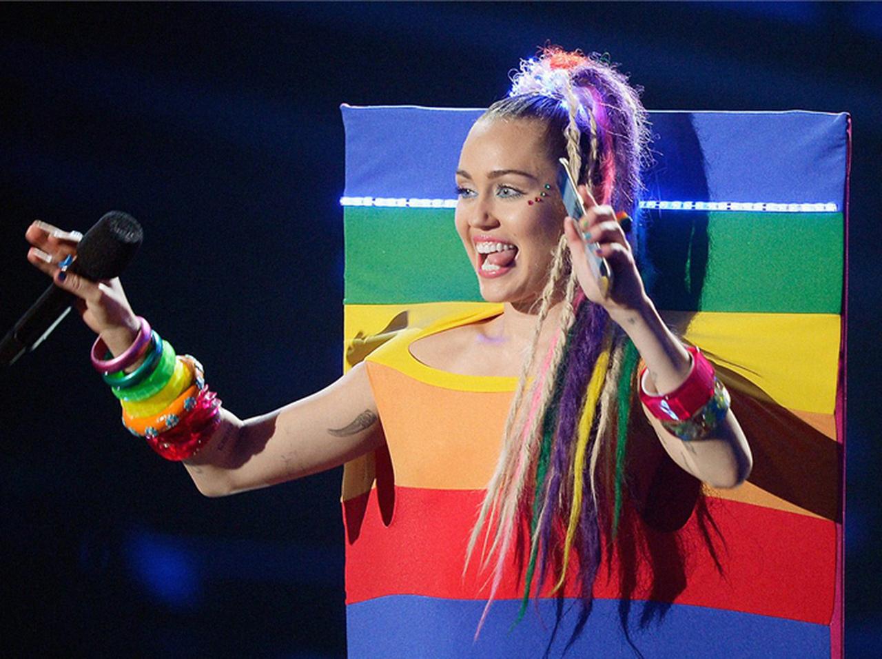 マイリー・サイラス、「禁断のジョーク」でLGBTQ+コミュニティを敵に回す