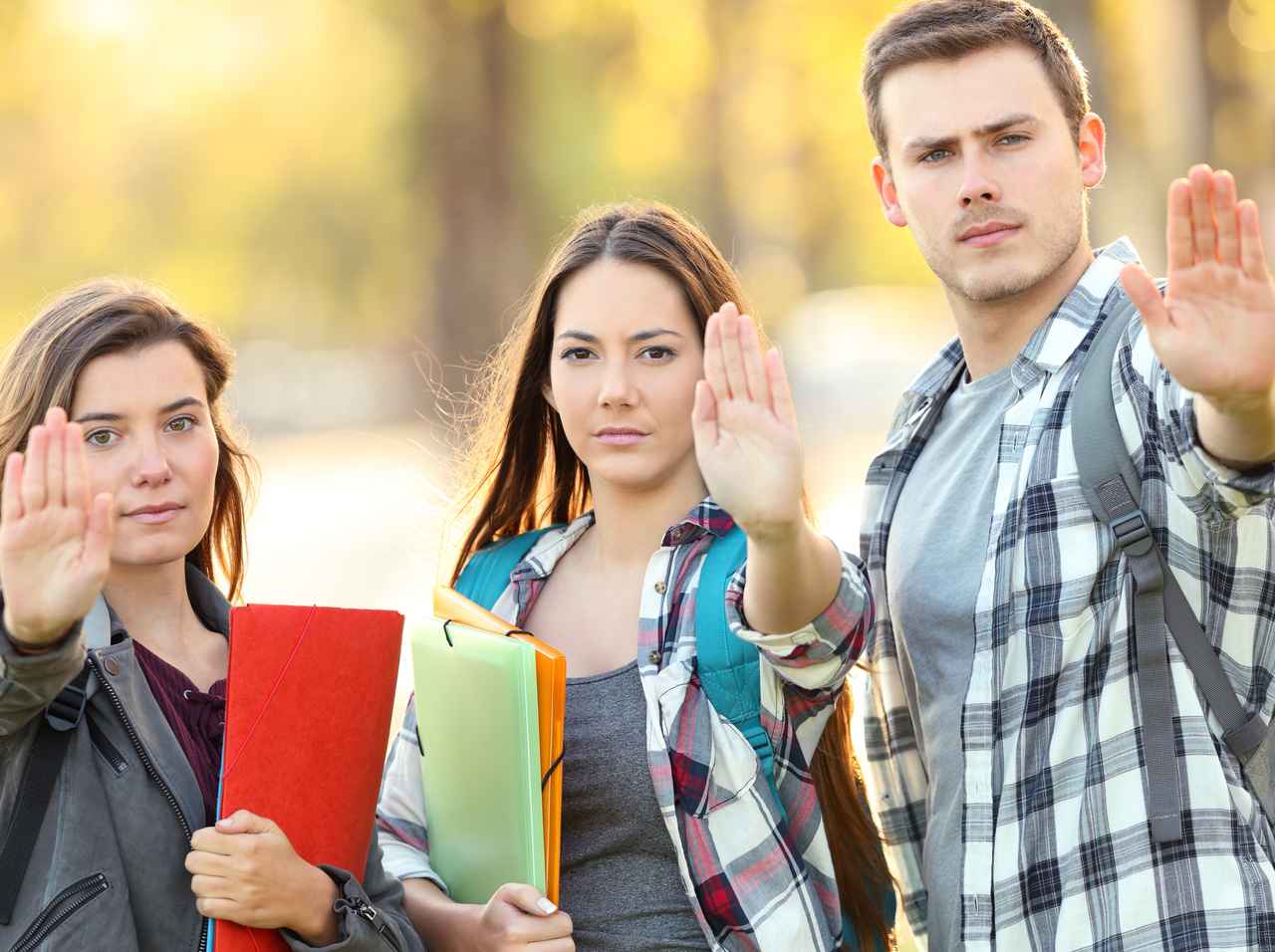 学校に「レイプ犯」がいる、声をあげた女子高生が『停学』に