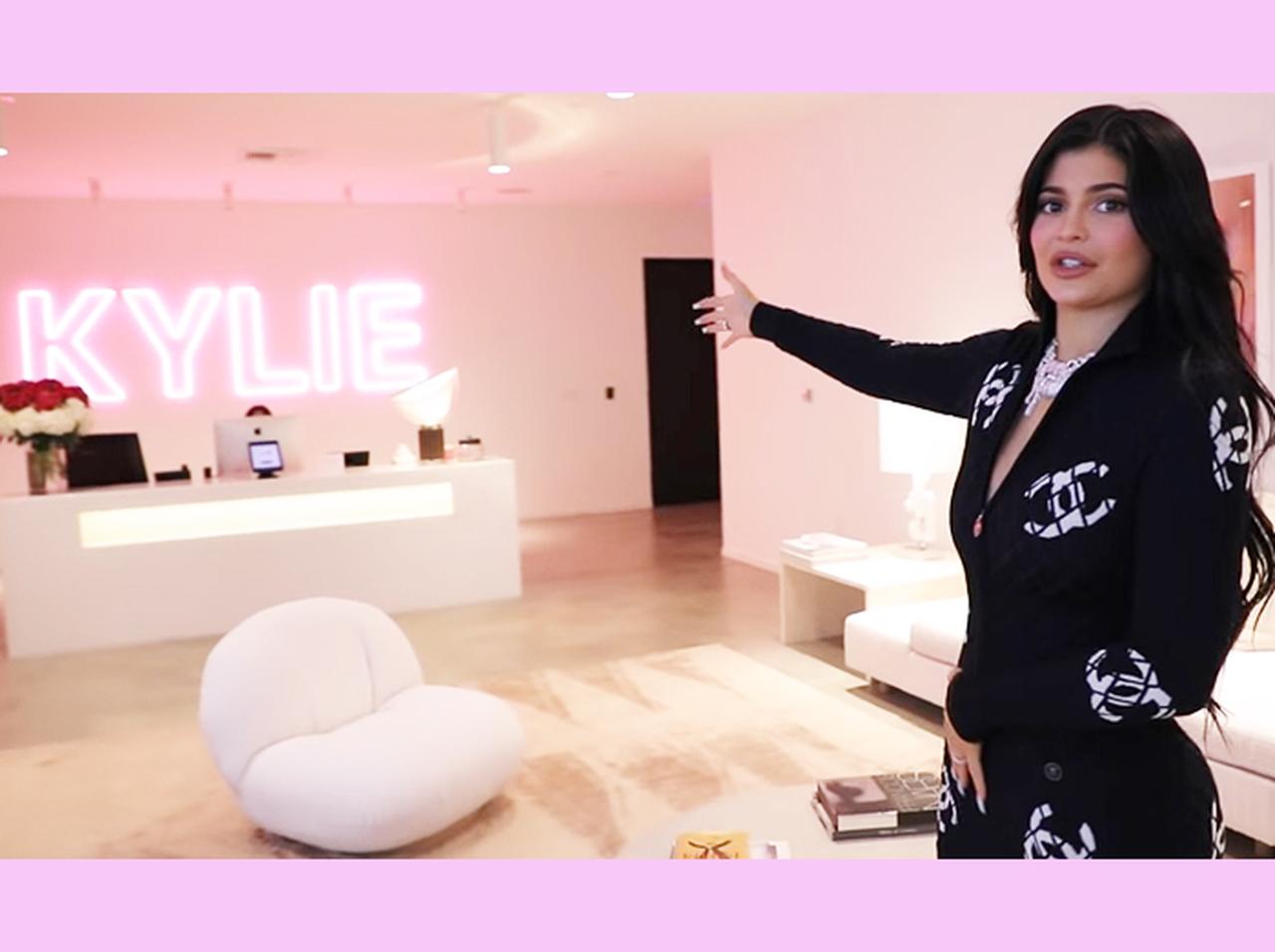 最年少億万長者カイリー・ジェンナーのオフィスが「勝ち組」すぎてモチベが上がる