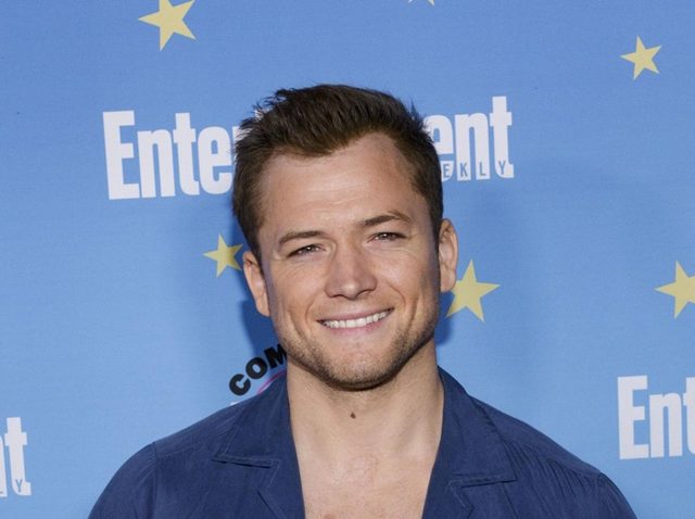 タロン・エガートン主演映画『フッド：ザ・ビギニング』の乗馬姿がまるでワイスピ