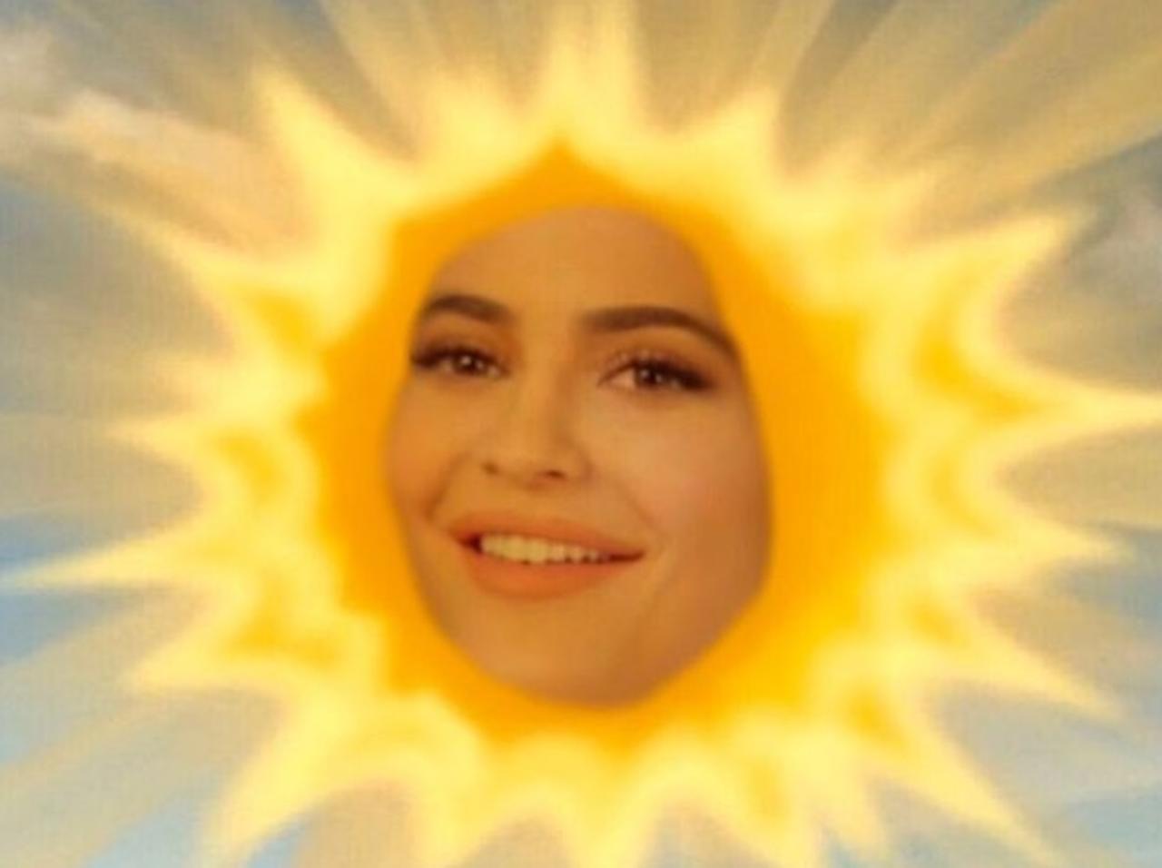 カイリー・ジェンナー「バズった歌声」を『グッズ』にして販売、“その価格”もイジられる