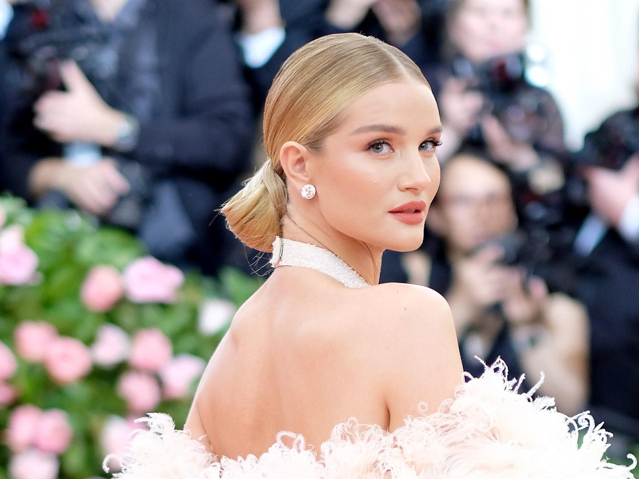 ファンデにちょい足し!乾燥する季節の「ツヤ肌」を叶える2つのアイテム