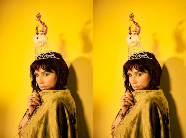 ケシャの新AL『ハイ・ロード』発売決定、新曲MVでDV夫を成敗するセレブ宣教師に