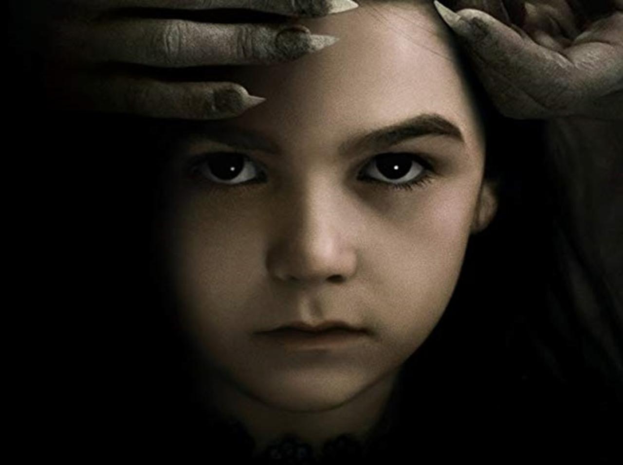 100年前の怪談小説が原作の映画『ザ・ターニング』、少年少女が不気味すぎてやばい