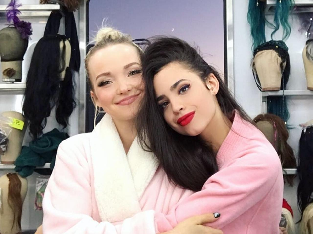 ダヴ・キャメロン、『ディセンダント』のソフィア・カーソンと「パスタ」をめぐって号泣