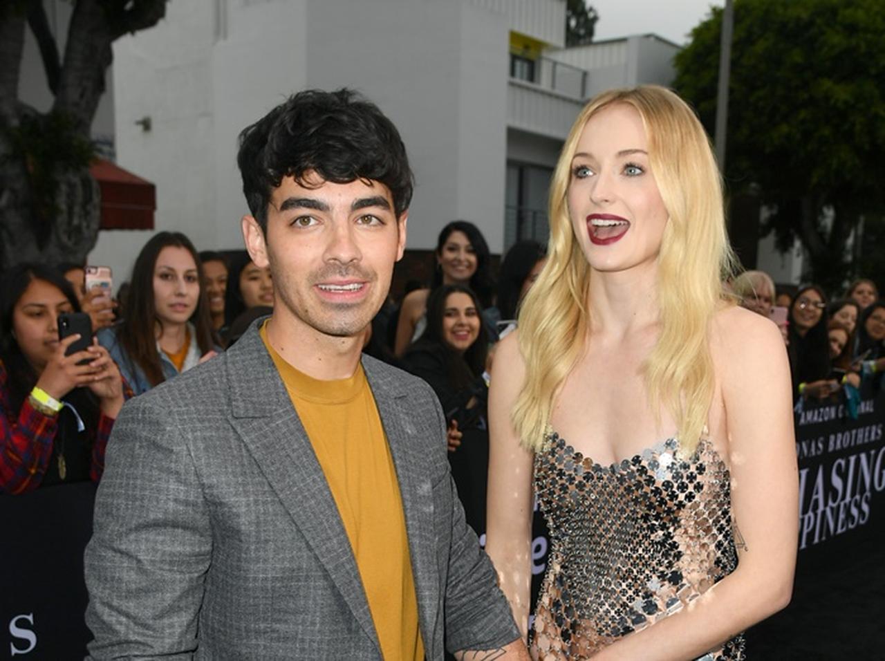 ジョー・ジョナス、やりがちな「うっかり発言」をして妻から問い詰められる